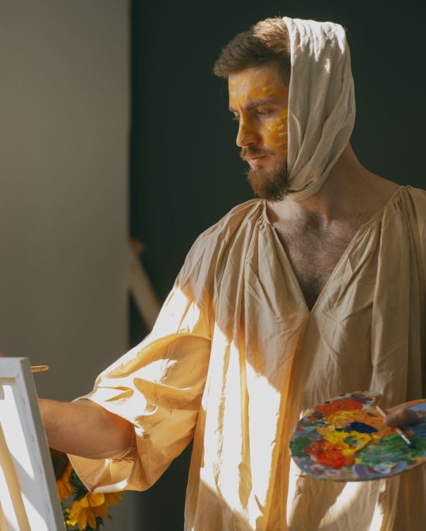 medium-shot-man-creating-van-gogh-s-characterization